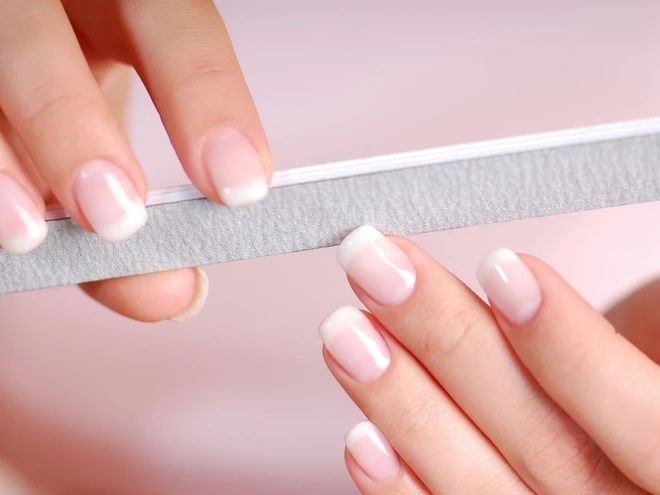 Cách tẩy sơn móng tay gel tại nhà hiệu quả không cần đến tiệm