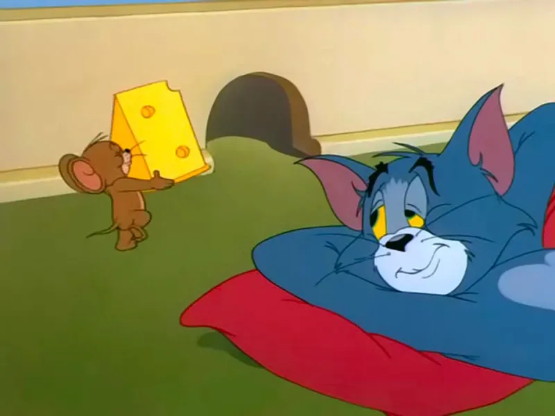 Hình Tom và Jerry đứng cạnh nhau thật ăn ý.