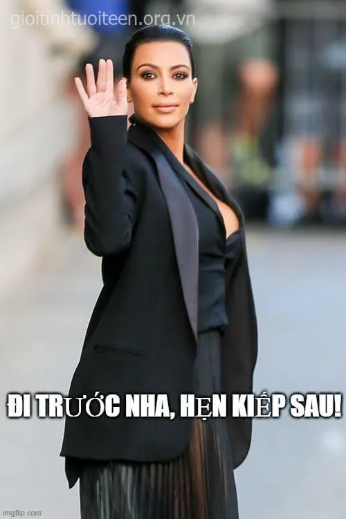 Biểu cảm tạm biệt gương mặt khó chịu, ánh mắt troll