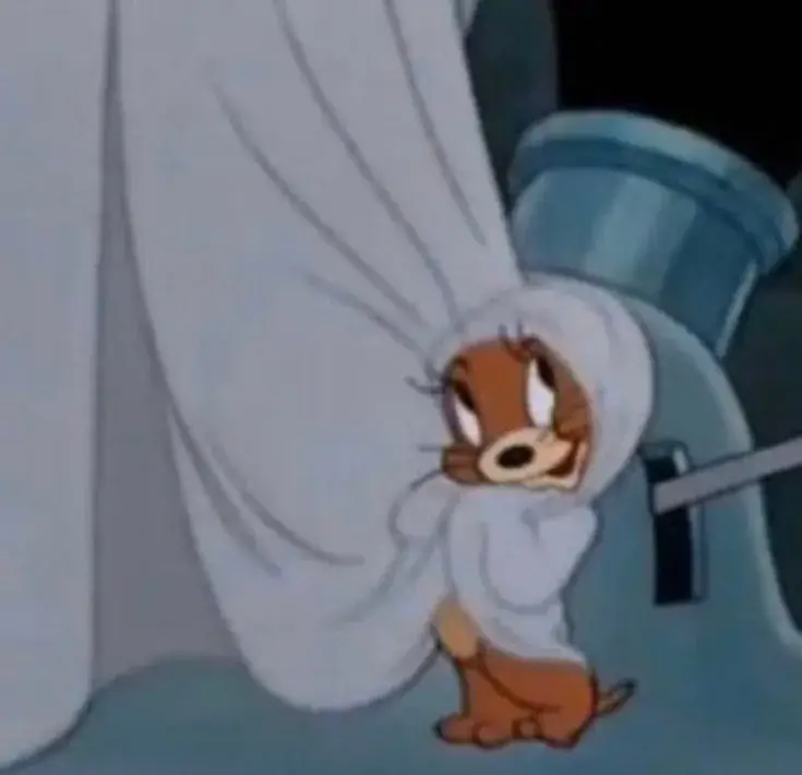 Jerry ngồi chill uống sữa cười toe cực dễ thương.