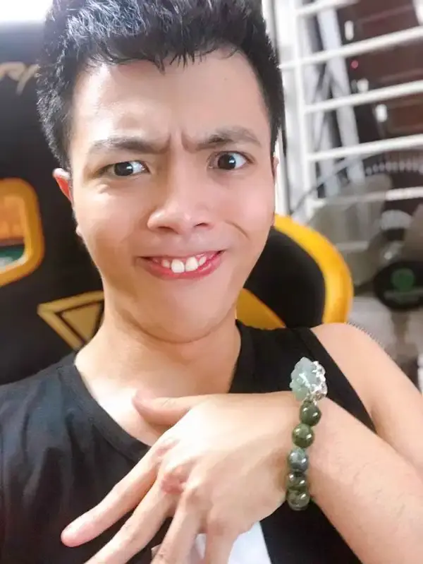 Biểu cảm bất ngờ ánh mắt sáng rực cực troll