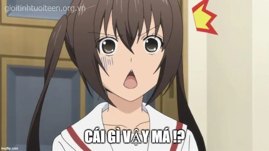Meme giật mình gương mặt đơ cứng buồn cười