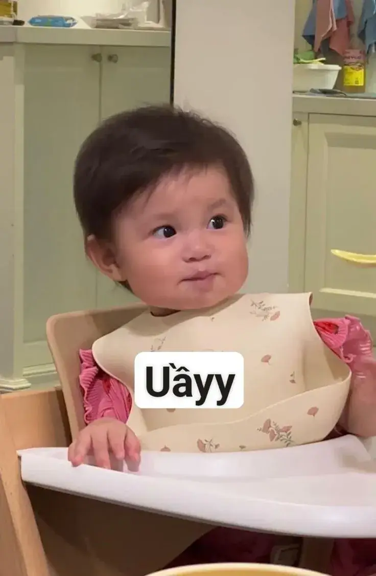 Meme ngạc nhiên ánh mắt rối loạn cực hài