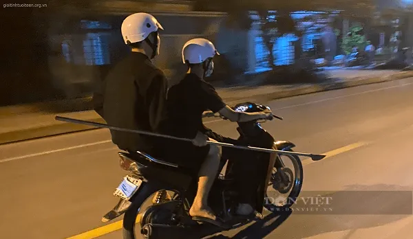 Meme hài hước châm biếm hành vi phóng lợn.