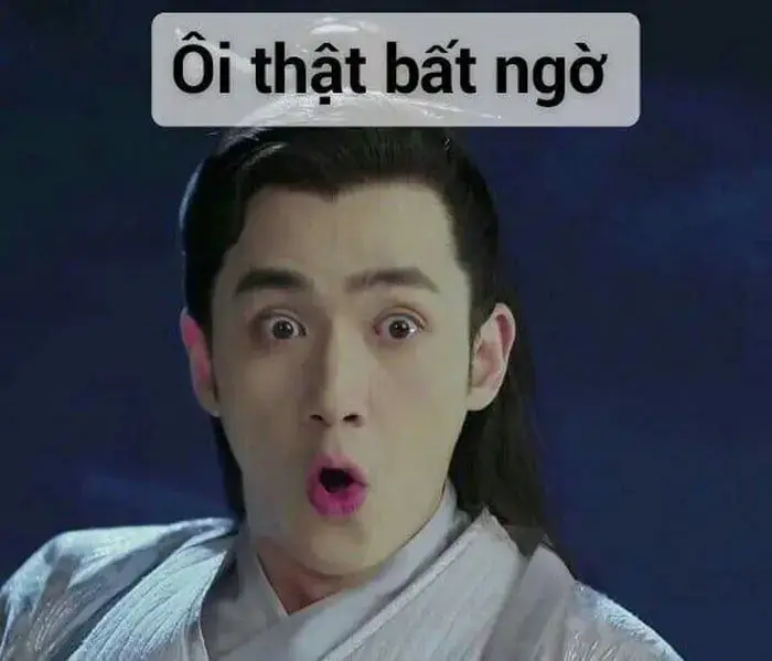 Meme há mồm kinh hãi dáng ôm đầu