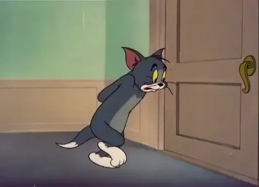 Meme Tom lo lắng, trông cực buồn cười.