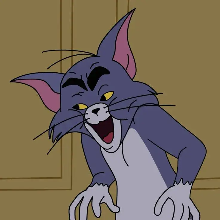 Meme Tom sợ hãi, dáng vẻ run rẩy.