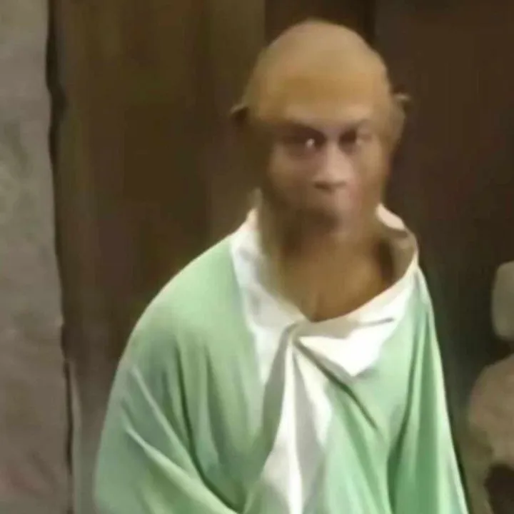 Meme bối rối ánh mắt tròn xoe cực buồn