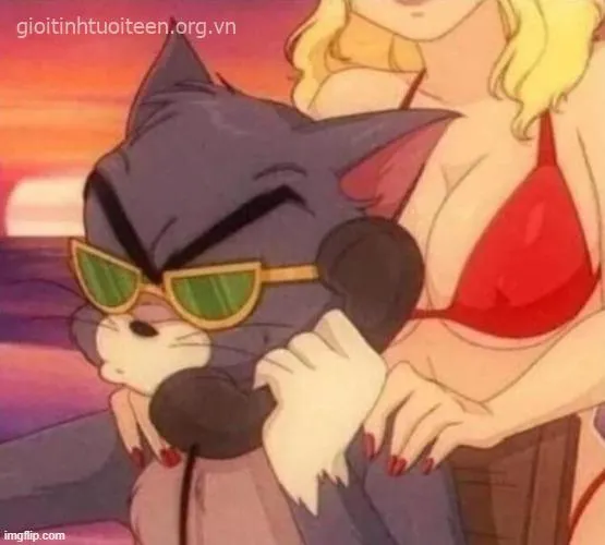 Hình Tom vui sướng giơ tay chiến thắng rực rỡ.