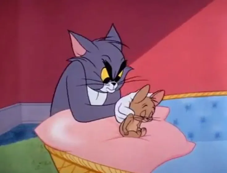 Tom và Jerry hớn hở chơi đùa trong căn phòng.