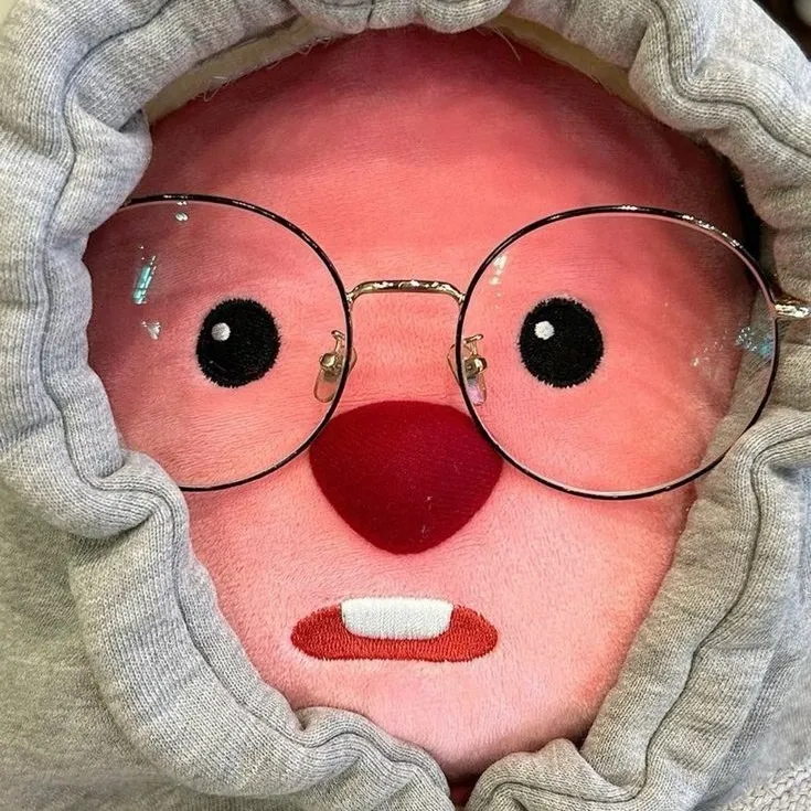 Ảnh đại diện gấu Loopy đeo kính siêu cute cho trang cá nhân