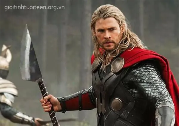 Ảnh Thor cầm phóng lợn.