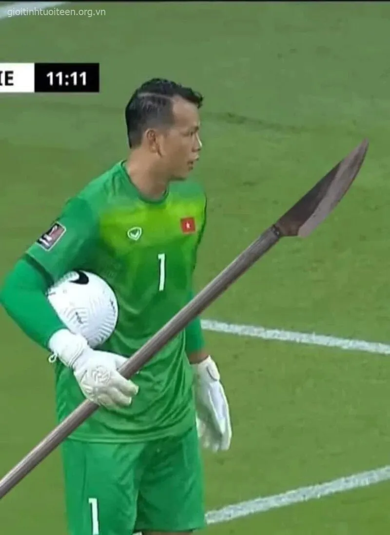 Hình meme châm biếm thanh niên phóng lợn.