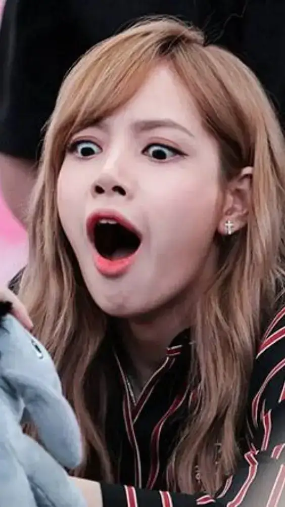 Meme há mồm giật mình dáng chao đảo