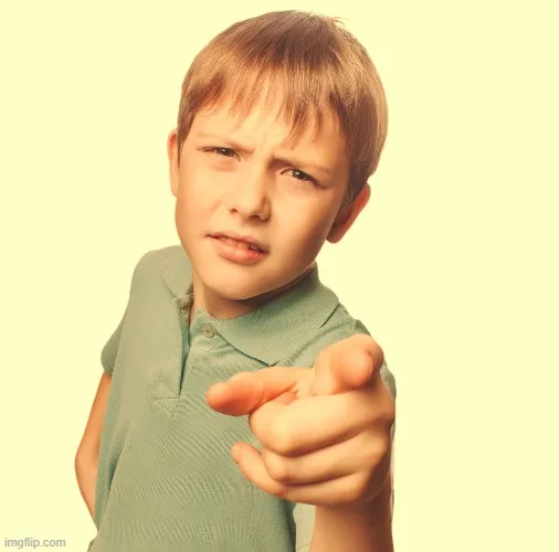 Meme cậu bé chỉ tay troll hài cực lầy lội