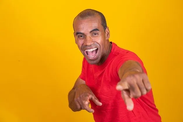 Ảnh meme anh da đen chỉ tay siêu lầy siêu bựa