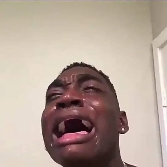 Ánh mắt sầu muộn, trái tim như tan nát dần.