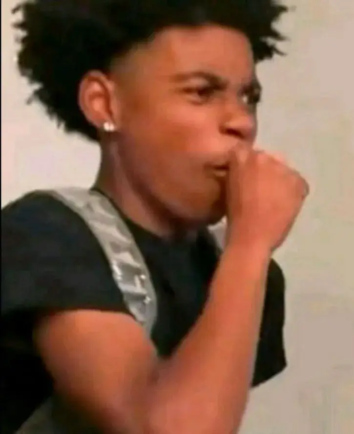 Biểu cảm bất ngờ anh da đen gương mặt méo mó