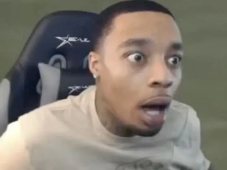 Anh da đen hoảng hốt tay ôm đầu cực troll