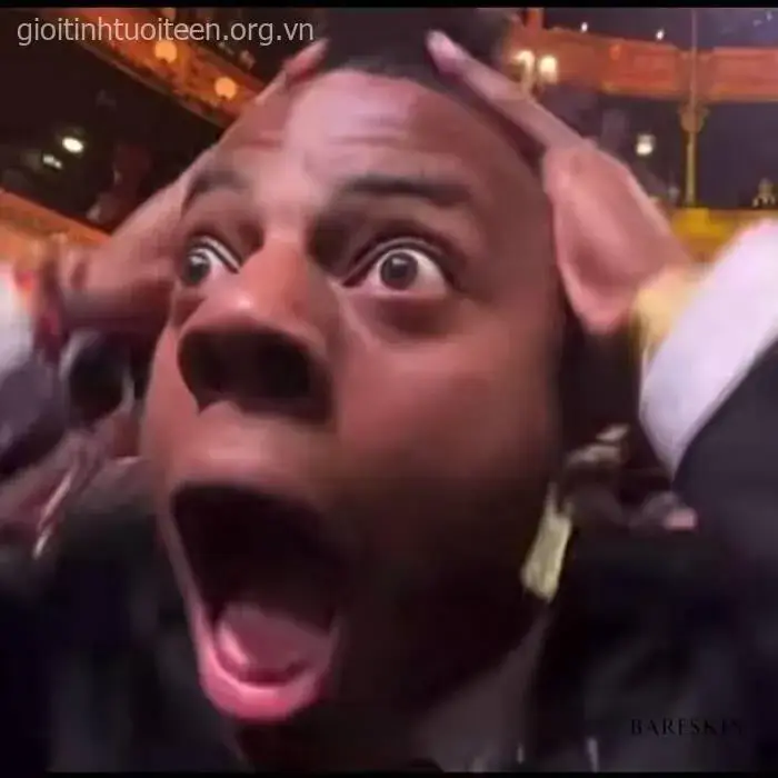 Anh da đen hoảng hốt ánh mắt sáng rực cực troll