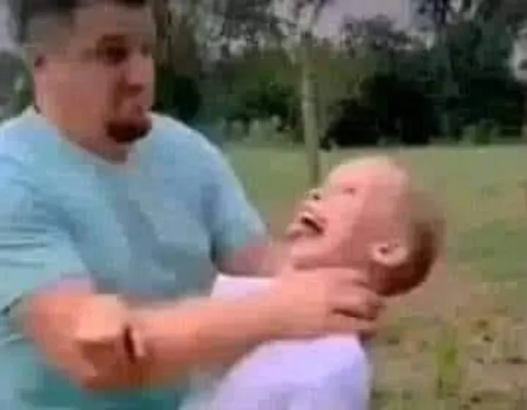 Hình chế bóp cổ troll tạo cảm giác vui nhộn.