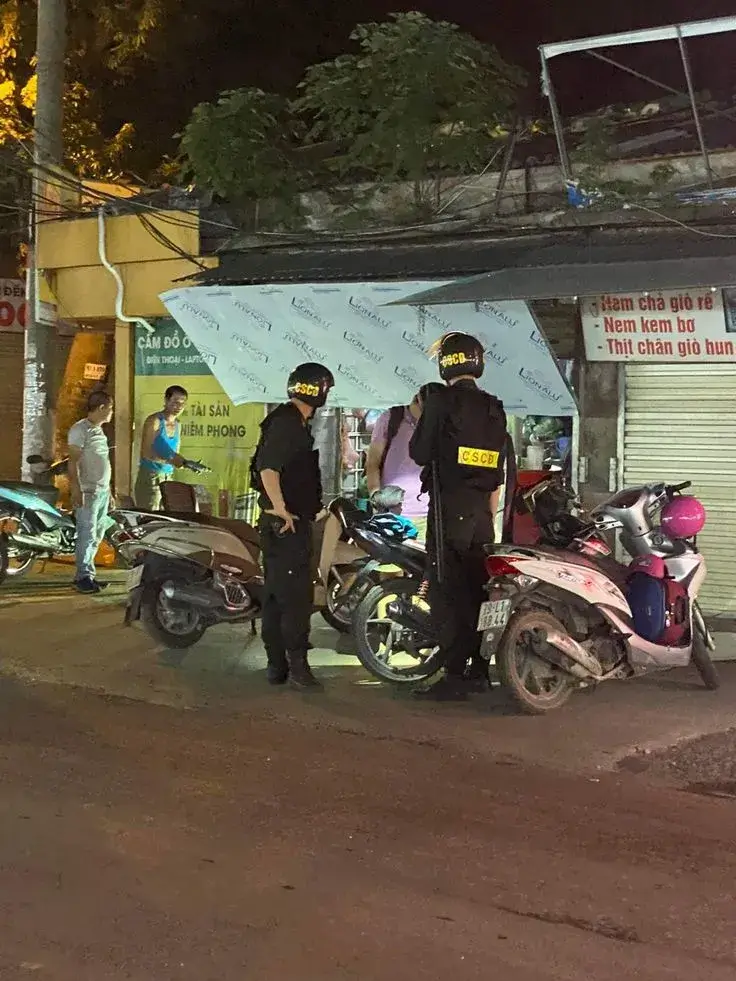 2 Album ảnh chế meme bị công an bắt bá đạo, cộng đồng mạng share rần rần