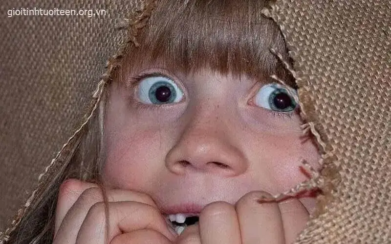 Meme sốc nặng, mắt mở to, miệng há toét.