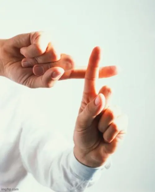 Hình ảnh trừ tà hài hước bằng cây thánh giá