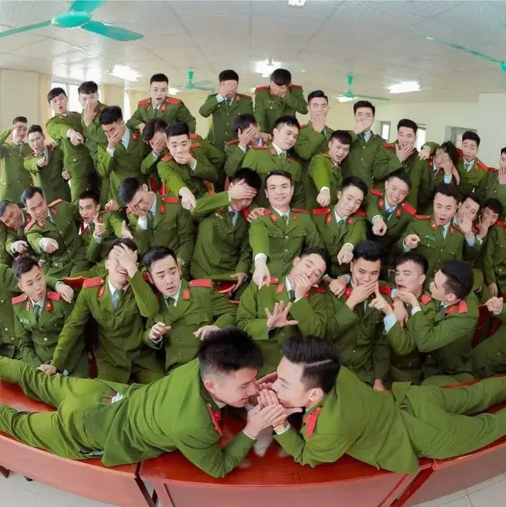 Ảnh chế công an ngầu lòi cực kỳ ấn tượng