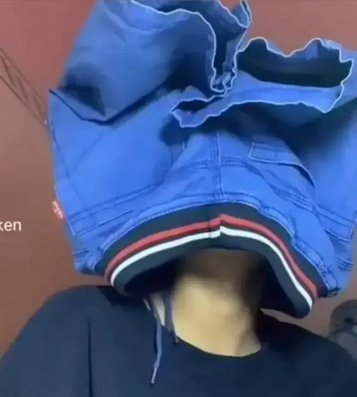 Biểu cảm ngượng nghịu, đôi mắt long lanh trong loạt ảnh chế đội quần