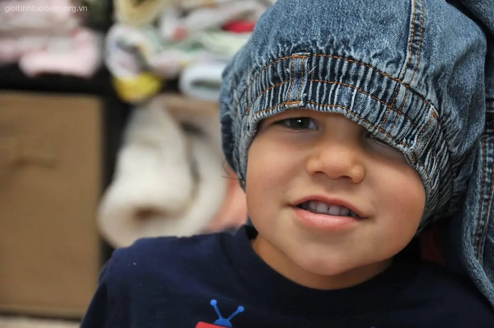 Meme đội quần ánh mắt bàng hoàng, gương mặt quê nhục