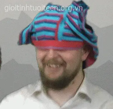 Meme hài hước mạng xã hội chế cảnh quê muốn chui đất