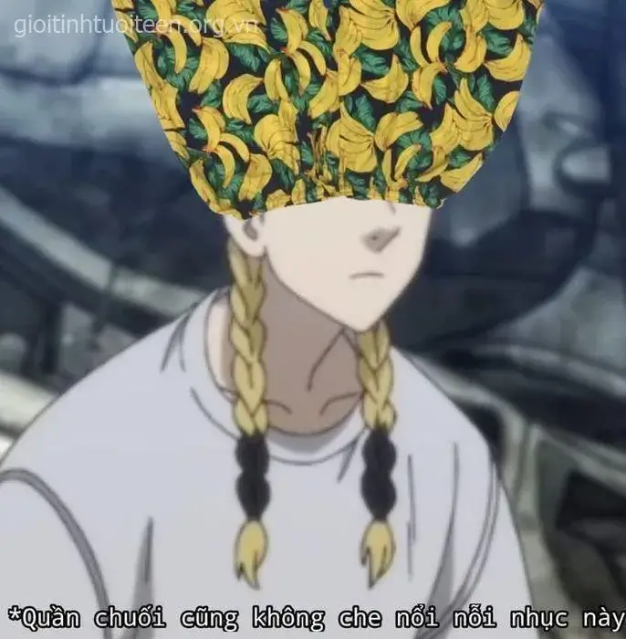 Gương mặt bối rối xen chút tức giận trong hình chế đội quần