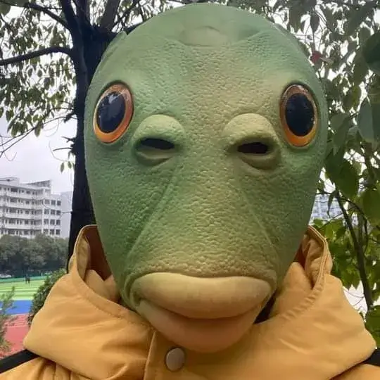 Meme người cosplay khuôn mặt ếch xanh