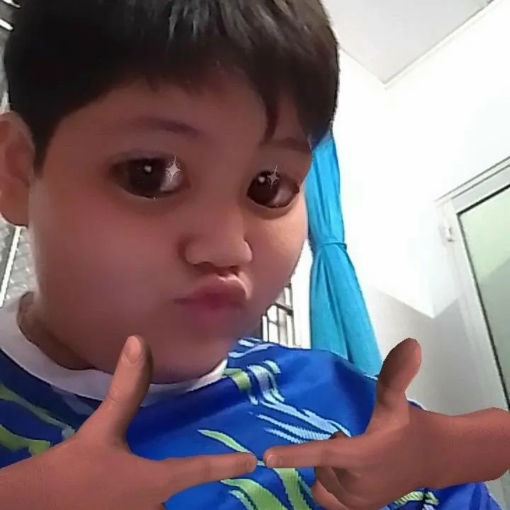 Meme ngại đỏ mặt dễ thương khiến ai bật cười