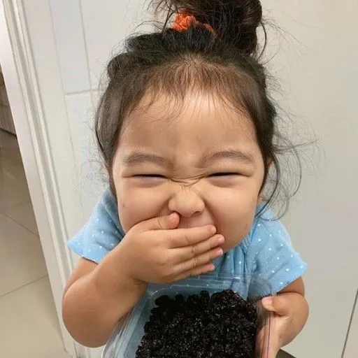 Meme gãi đầu ngại ngùng cực kỳ đáng yêu