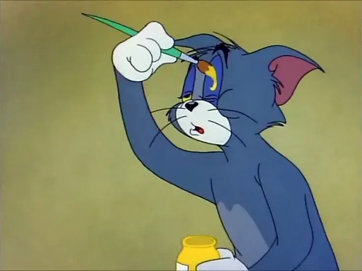 Biểu cảm mèo Tom mơ màng, ánh mắt ngái ngủ cực kỳ cute.