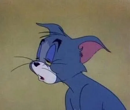 Ảnh Tom lim dim ngái ngủ nhìn hài hước