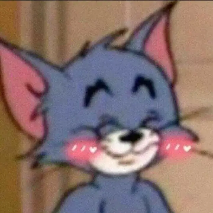 Mèo Tom cười sảng khoái nhìn rất vui