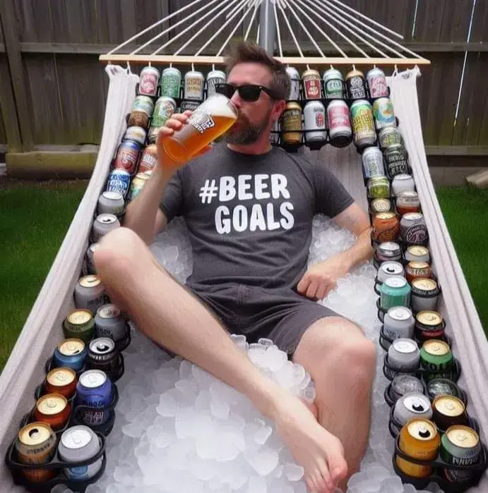 Meme cạn ly bia, nụ cười toe toét siêu hài.