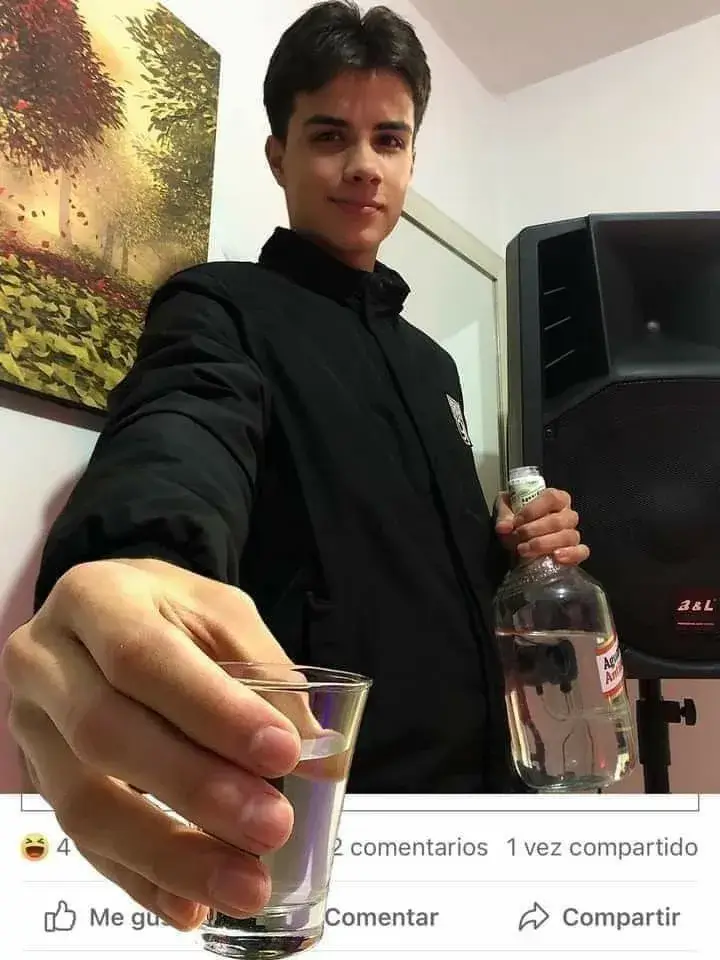 Meme chén chú chén anh, ánh mắt tinh nghịch cực troll.