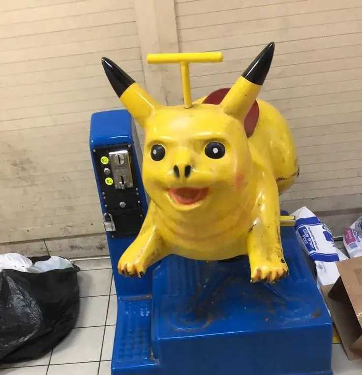Pikachu troll khiến bạn bè spam thả haha