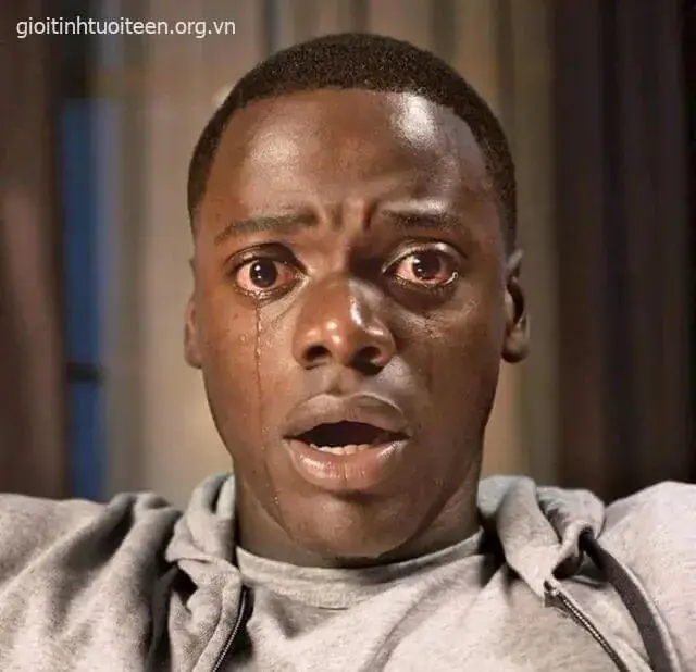 Biểu cảm bất lực vì quá shock để phản ứng.