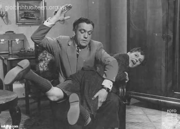 Meme tét vào đít khiến người xem khó nhịn.